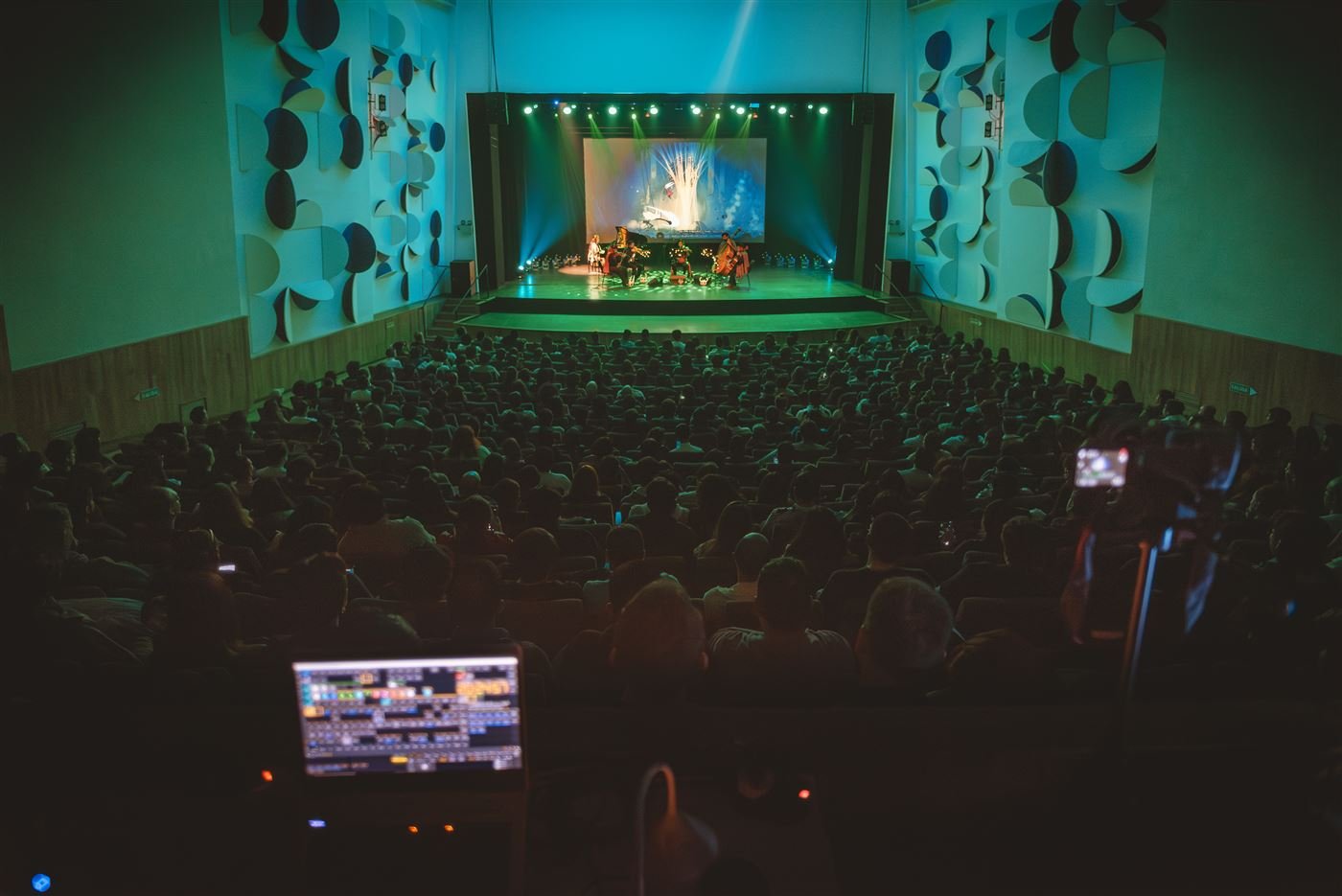 Público en el concierto de Hollow Knight